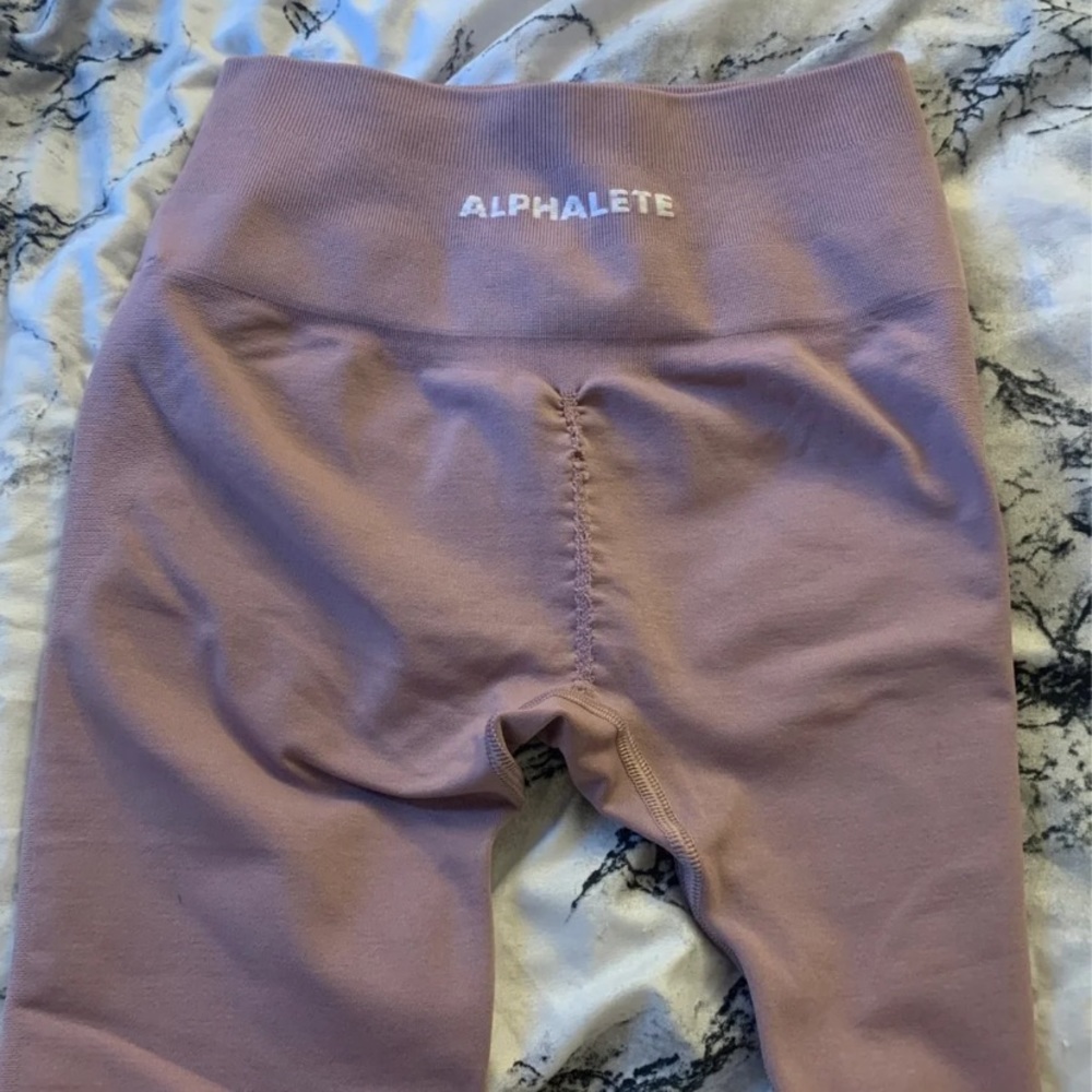 READ DESCRIPTION. Alphalete Purple Dove Amplify